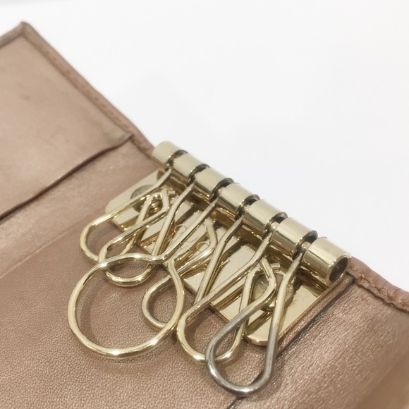 Gucci metallic dusty pink monogram embossed heart key case - Picture 7 of 12